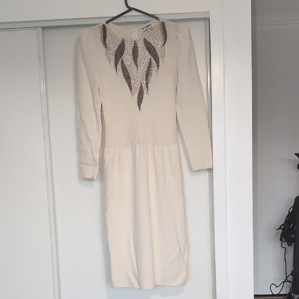 Pat Sandler for Wellmore Cream Dress w/ Feather Embellishments & sequins sz 10